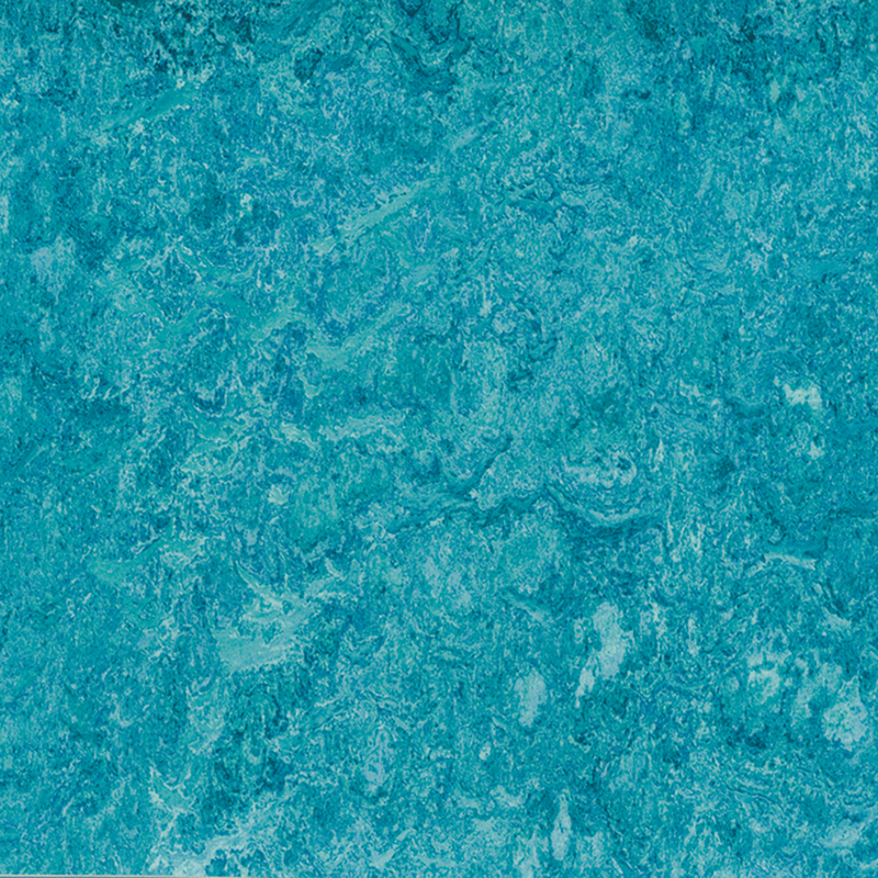 Résistance aux taches et revêtement de sol hétérogène à faible coût